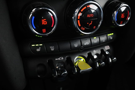 MINI Cooper SE 25 of 30