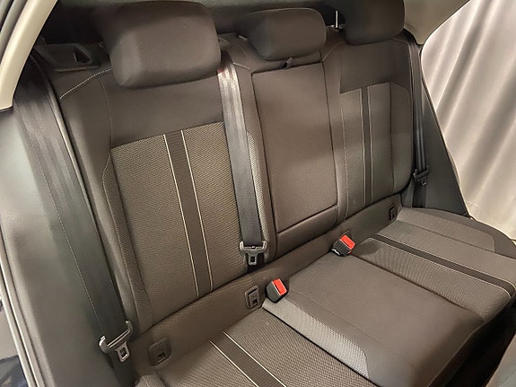 Volkswagen T-Roc 12 of 18