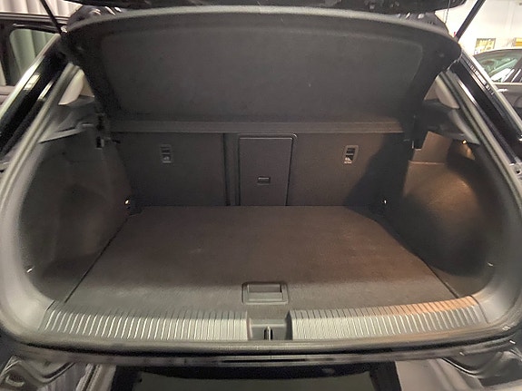 Volkswagen T-Roc 11 of 18