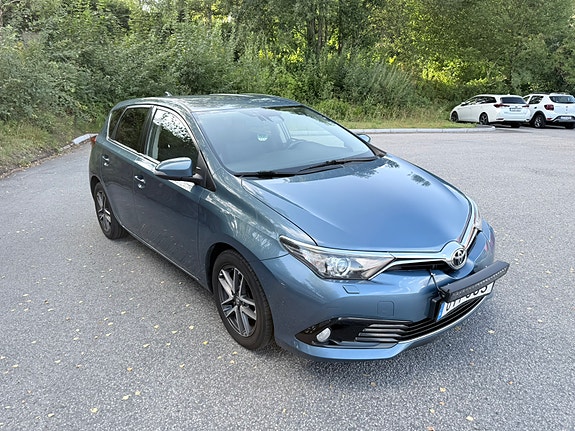 Toyota Auris 3 of 8