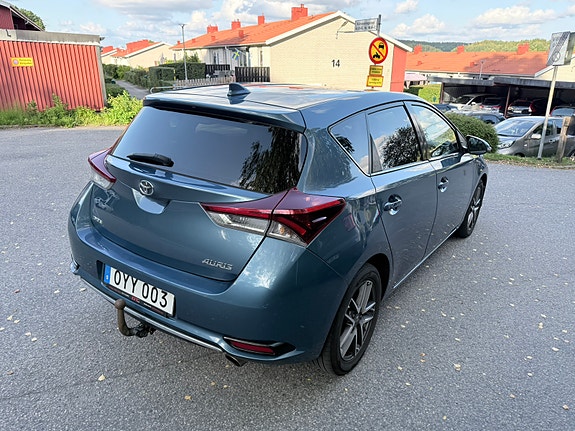 Toyota Auris 2 of 8