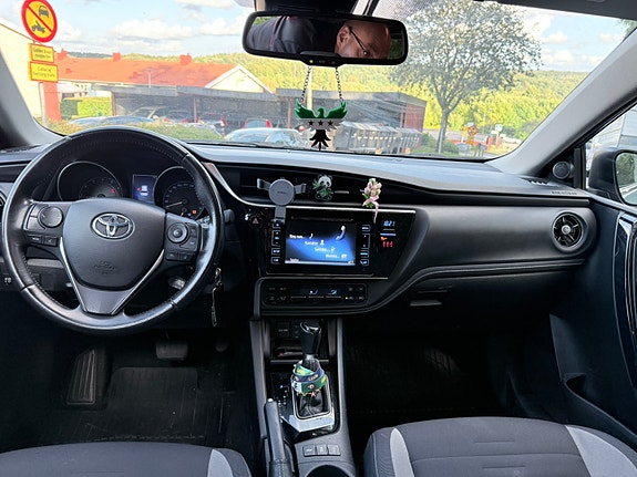 Toyota Auris 5 of 8