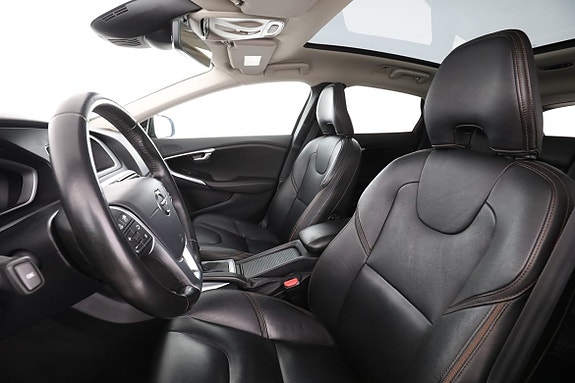 Volvo V40 Cross Country 11 of 30