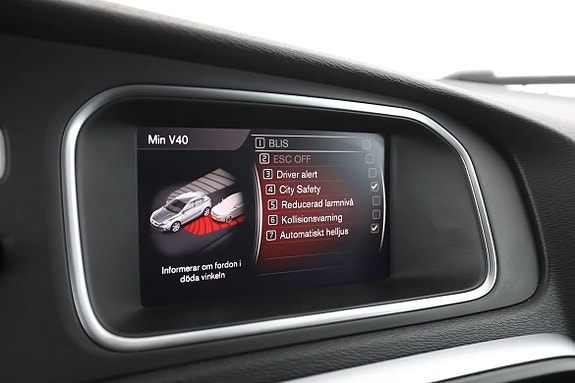Volvo V40 Cross Country 23 of 30