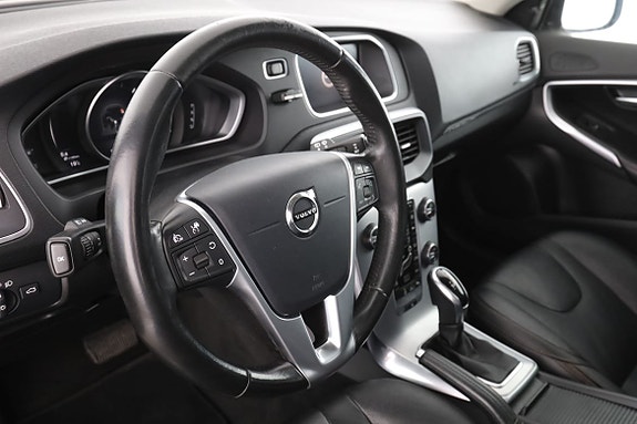 Volvo V40 Cross Country 12 of 30