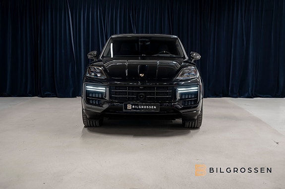 Porsche Cayenne Turbo 8 of 26