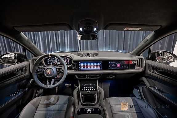 Porsche Cayenne Turbo 16 of 26