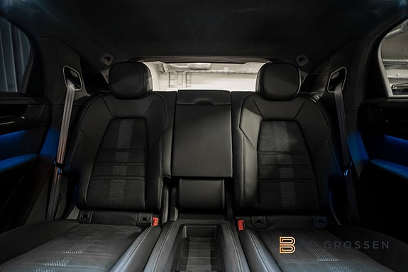 Porsche Cayenne Turbo 21 of 26