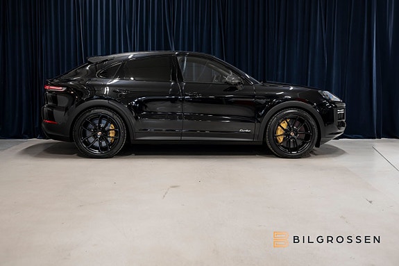 Porsche Cayenne Turbo 6 of 26