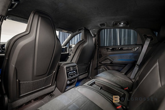 Porsche Cayenne Turbo 20 of 26