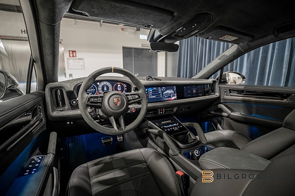 Porsche Cayenne Turbo 17 of 26