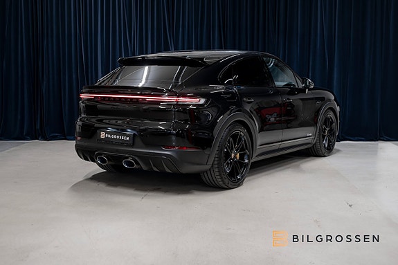 Porsche Cayenne Turbo 5 of 26