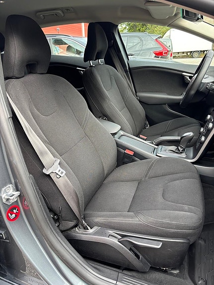 Volvo V40 14 of 20