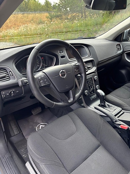 Volvo V40 7 of 20