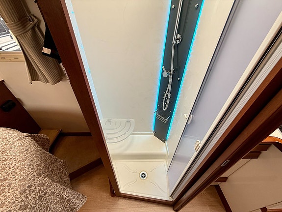Rapido 9090 DF Design Edition -Fullutrustad-Alde-Queenbädd-Nyservad 19 of 23