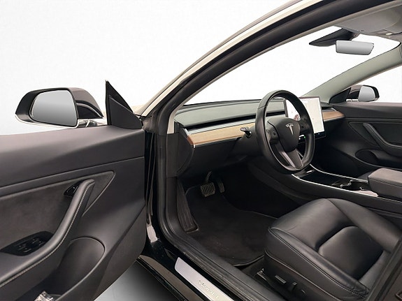Tesla Model 3 11 of 30