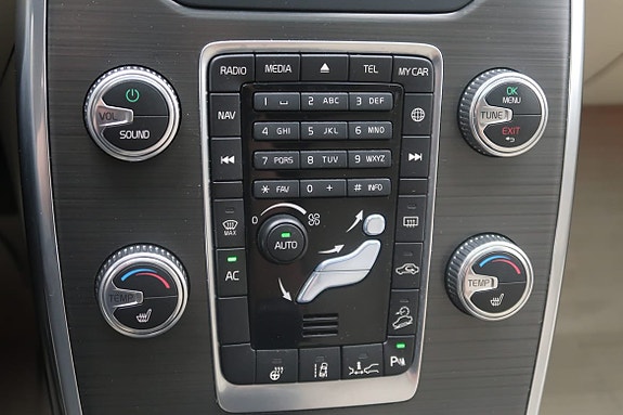 Volvo XC70 16 of 22
