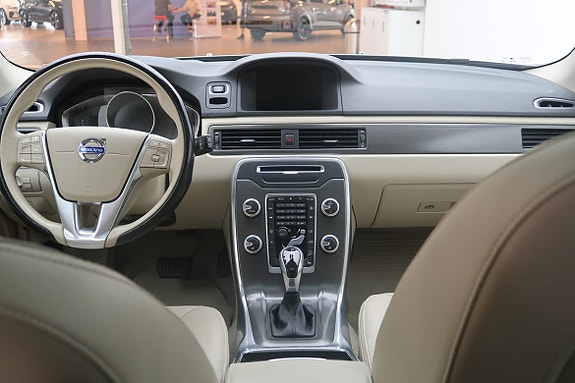 Volvo XC70 6 of 22