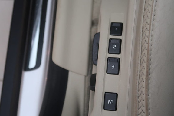 Volvo XC70 18 of 22
