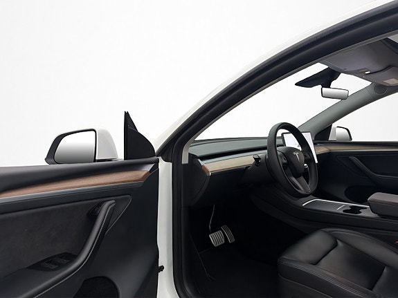 Tesla Model Y 11 of 30