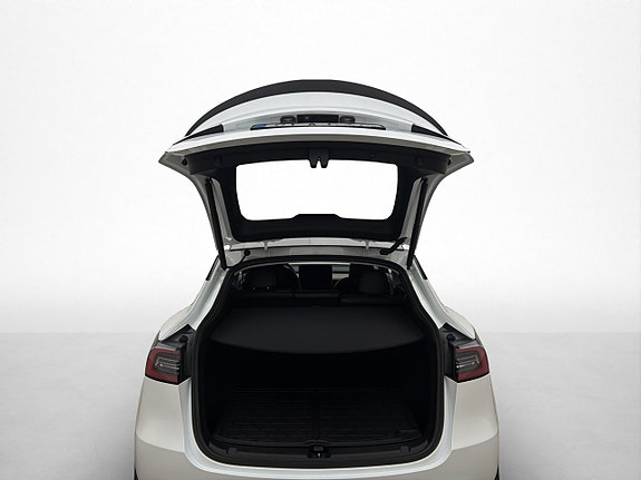 Tesla Model Y 30 of 30