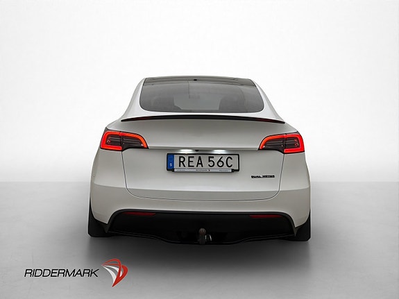 Tesla Model Y 7 of 30