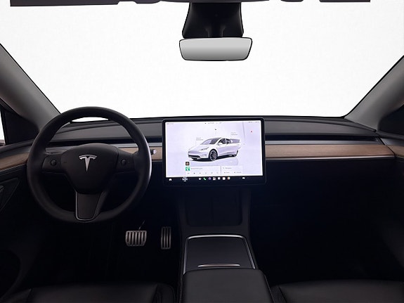Tesla Model Y 14 of 30