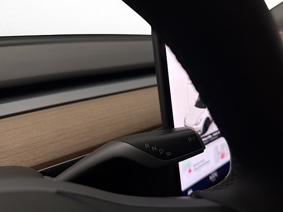Tesla Model Y 18 of 30