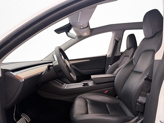 Tesla Model Y 12 of 30