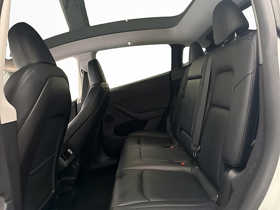 Tesla Model Y 29 of 30