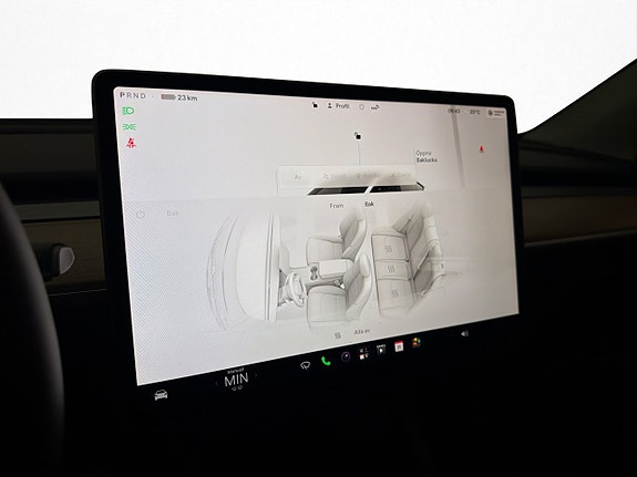 Tesla Model Y 23 of 30