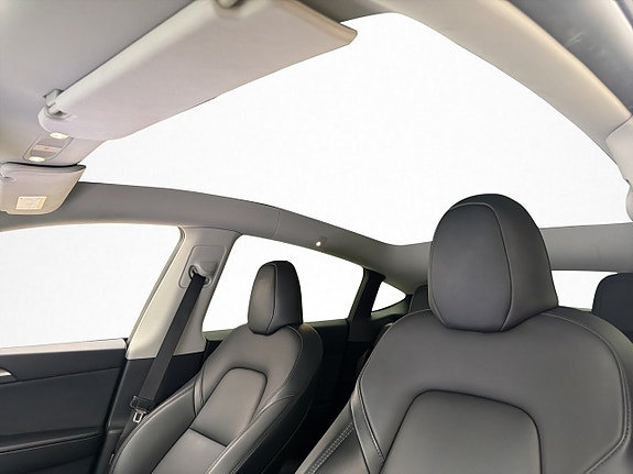 Tesla Model Y 13 of 30