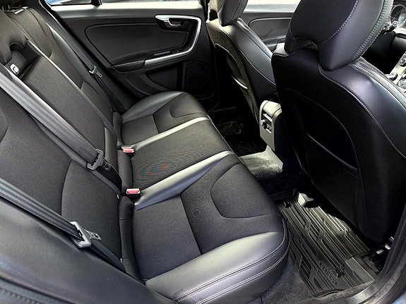 Volvo V60 10 of 14