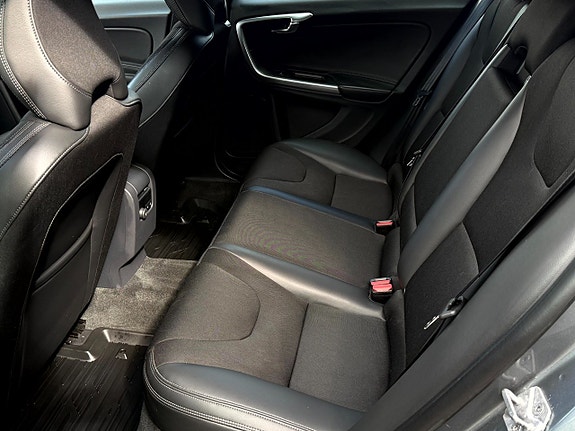 Volvo V60 14 of 14