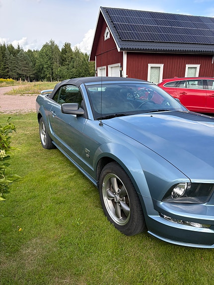 Ford Mustang 3 of 9
