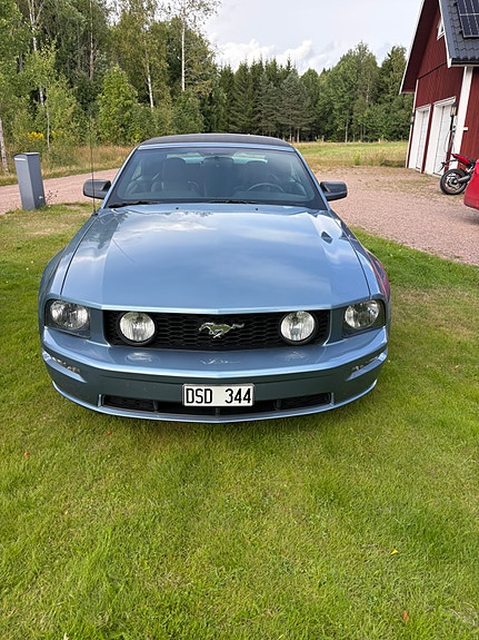 Ford Mustang 2 of 9