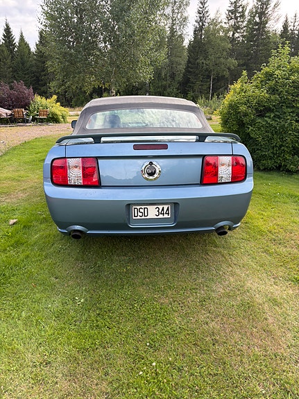 Ford Mustang 4 of 9