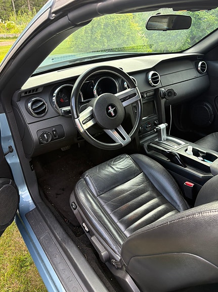 Ford Mustang 6 of 9