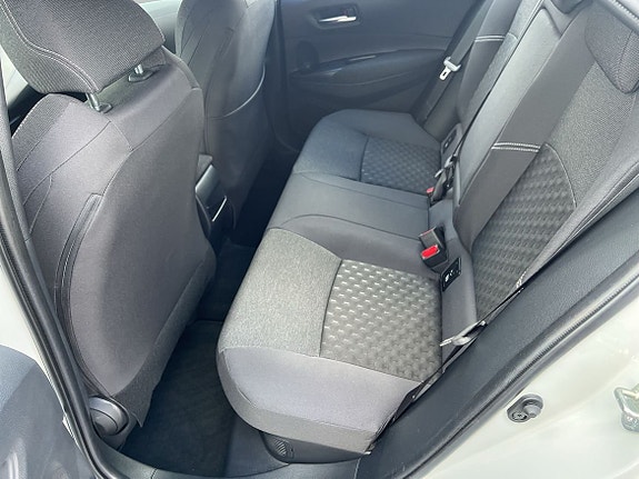 Toyota Corolla 7 of 10
