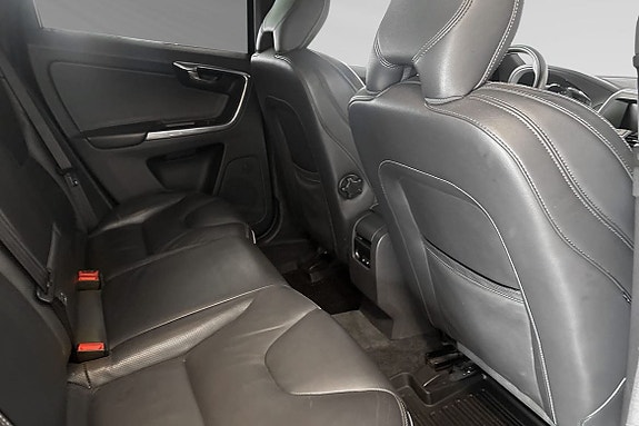 Volvo XC60 11 of 30