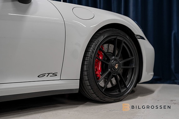 Porsche 911 Targa 4 GTS 12 of 28