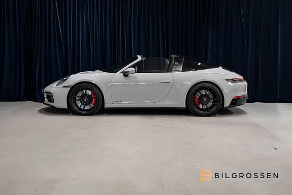 Porsche 911 Targa 4 GTS 2 of 28