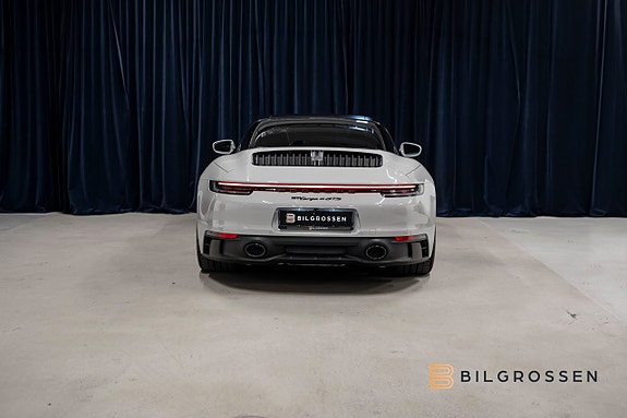 Porsche 911 Targa 4 GTS 4 of 28