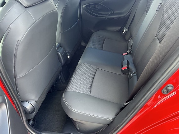Toyota Yaris 7 of 11