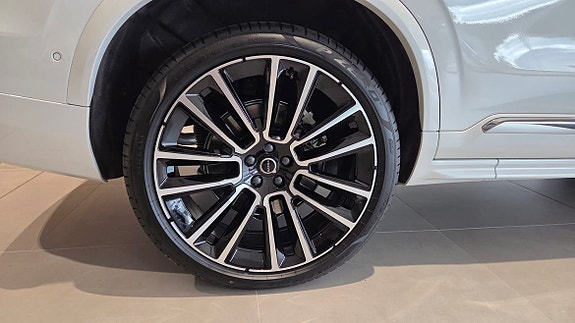 Volvo XC90 10 of 10