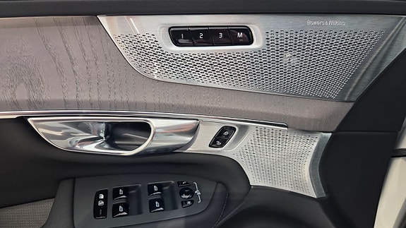 Volvo XC90 4 of 10