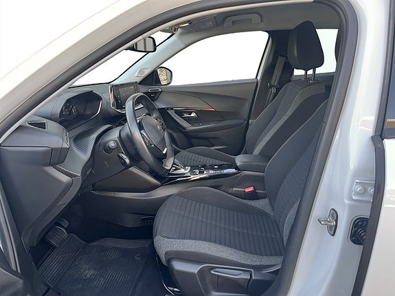 Peugeot e-2008 4 of 16