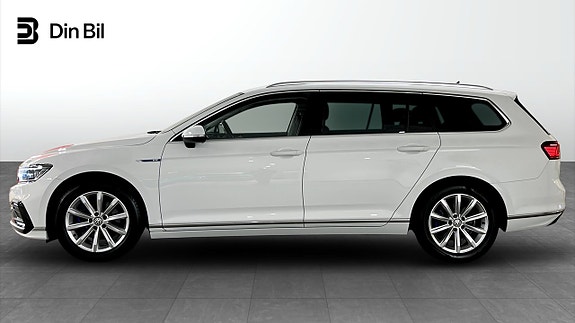 Volkswagen Passat 2 of 25