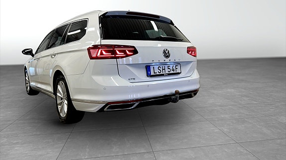 Volkswagen Passat 13 of 25