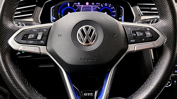 Volkswagen Passat 21 of 25